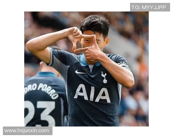 英超激情四溢里昂大胜尤文图斯帽子戏法点燃全场热情